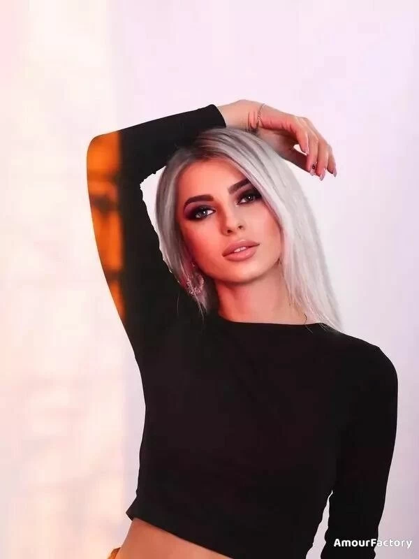 Aly Profile image 3