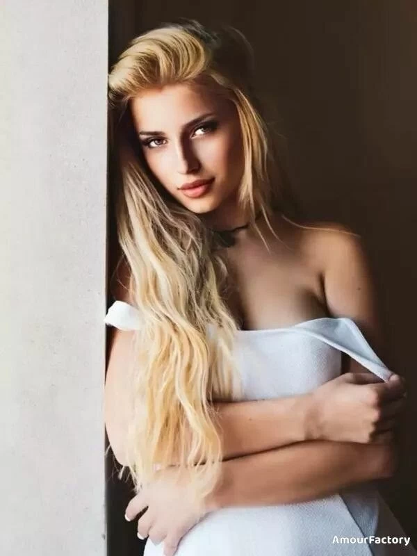 Aly Profile image 5